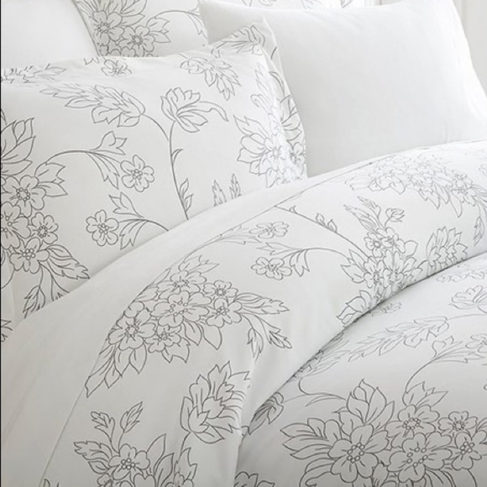 NWT Gray Floral Ultra Soft 3-Piece Duvet Cover Set